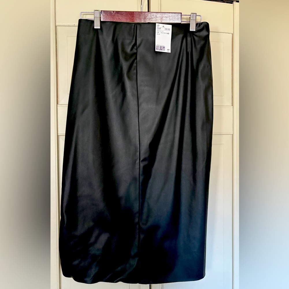 H&M NWT Faux leather black midi skirt size 6